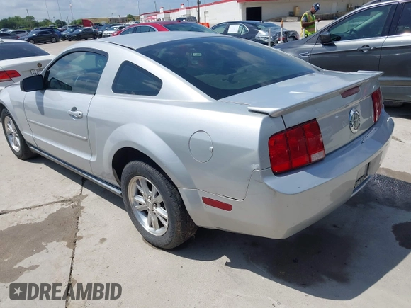 2007 Ford Mustang Deluxe with VIN 1ZVFT80N475296355, listed as a IAAI auction lot 42748184 with 198,104 mi miles and . Bid and sale history available at DreamBid. Image 3.