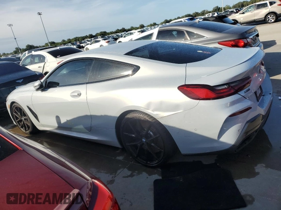 2022 BMW 8 Series M850i xDrive z VIN WBABC4C01NCH15281, wystawiony jako Copart lot #74353274 z przebiegiem Nie podano mil oraz Nie do naprawy • Non repairable. Historia ofert i sprzedaży dostępna na DreamBid. Obrazek 2.