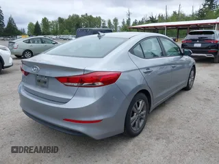 2017 Hyundai Elantra SE z VIN 5NPD84LF8HH202097, wystawiony jako IAAI lot #42283307 z przebiegiem 94 568 mil mil oraz . Historia ofert i sprzedaży dostępna na DreamBid. Obrazek 4.