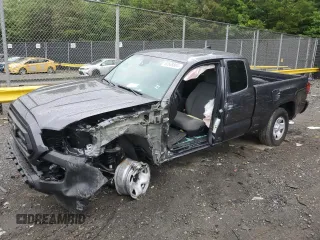2023 Toyota Tacoma SR z VIN 3TYSX5EN7PT021560, wystawiony jako Copart lot #62608884 z przebiegiem 7 877 mil mil oraz Szkoda całkowita • Salvage title. Historia ofert i sprzedaży dostępna na DreamBid. Obrazek 1.