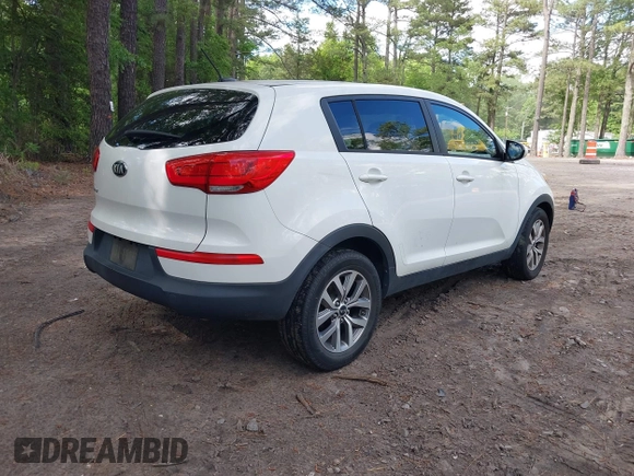 2016 Kia Sportage LX with VIN KNDPB3AC7G7819625, listed as a IAAI auction lot 42214385 with 141,339 mi miles. Bid and sale history available at carsss.com. Image 4.