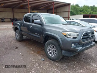 2017 Toyota Tacoma SR5 z VIN 3TMAZ5CN9HM030346, wystawiony jako IAAI lot #42463527 z przebiegiem 143 407 mil mil oraz . Historia ofert i sprzedaży dostępna na DreamBid. Obrazek 1.