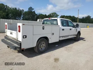 2019 Ford F-250 XL with VIN 1FD7W2A67KEF85513, listed as a Copart auction lot 59395015 with 117,821 mi miles and Salvage title. Bid and sale history available at DreamBid. Image 3.