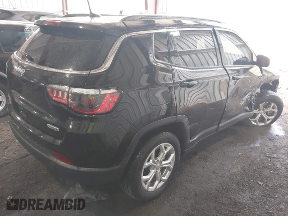 2024 Jeep Compass Latitude with VIN 3C4NJDBNXRT101453, listed as a IAAI auction lot 42016404 with 3,739 mi miles and . Bid and sale history available at carsss.com. Image 4.