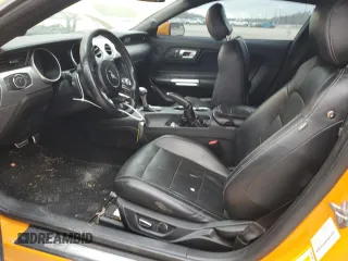 2019 Ford Mustang EcoBoost z VIN 1FA6P8TH4K5138092, wystawiony jako Copart lot #44217334 z przebiegiem 91 743 mil mil oraz Szkoda całkowita • Salvage title. Historia ofert i sprzedaży dostępna na DreamBid. Obrazek 7.