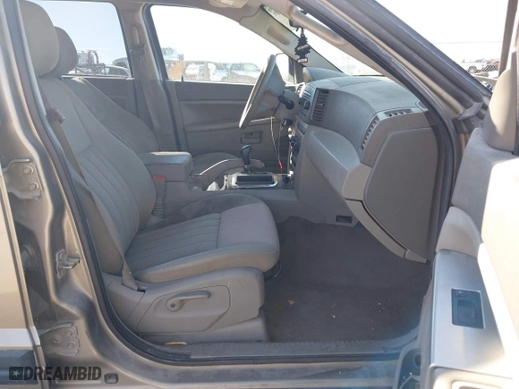 2005 Jeep Grand Cherokee Laredo with VIN 1J4GR48K85C540116, listed as a IAAI auction lot 41816065 with 137,388 mi miles. Bid and sale history available at carsss.com. Image 5.