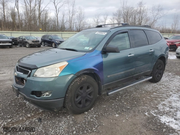 2009 Chevrolet Traverse LS with VIN 1GNEV13D09S140425, listed as a Copart auction lot 82686624 with 213,597 mi miles and Salvage Title. Bid and sale history available at carsss.com. Image 1.