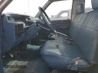 1988 Mitsubishi Mighty Max z VIN JA7FL24D2JP013297, wystawiony jako Copart lot #79533724 z przebiegiem 117 397 mil mil oraz Tytuł czysty. Historia ofert i sprzedaży dostępna na DreamBid. Obrazek 7.
