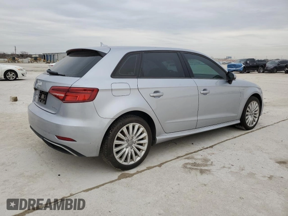 2017 Audi A3 e-tron Sportback Premium z VIN WAUUPBFF9HA098386, wystawiony jako Copart lot #46338015 z przebiegiem 69 401 mil mil oraz Czysty tytuł • Clean title. Historia ofert i sprzedaży dostępna na DreamBid. Obrazek 3.
