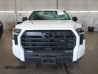 2022 Toyota Tundra SR5 с VIN 5TFLA5DBXNX029202, выставлен на аукционе IAAI как лот 42152386 с пробегом 61 454 миль миль и . История ставок и продаж доступна на DreamBid. Изображение 12.