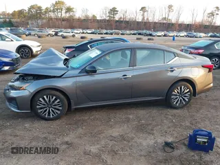 2024 Nissan Altima 2.5 SV with VIN 1N4BL4DWXRN377334, listed as a IAAI auction lot 41785862 with 43,261 mi miles. Bid and sale history available at carsss.com. Image 14.