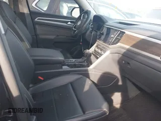 2023 Volkswagen Atlas SE z VIN 1V2JR2CA6PC504408, wystawiony jako IAAI lot #41475520 z przebiegiem 45 932 mil mil oraz . Historia ofert i sprzedaży dostępna na DreamBid. Obrazek 5.