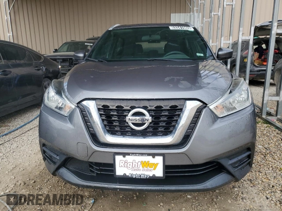 2019 Nissan Kicks SV z VIN 3N1CP5CU8KL495433, wystawiony jako Copart lot #53341965 z przebiegiem 95 697 mil mil oraz Czysty tytuł • Clean title. Historia ofert i sprzedaży dostępna na DreamBid. Obrazek 5.