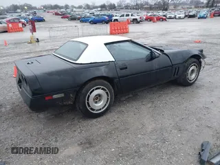 1987 Chevrolet Corvette z VIN 1G1YY3184H5124409, wystawiony jako IAAI lot #41518101 z przebiegiem 121 592 mil mil oraz . Historia ofert i sprzedaży dostępna na DreamBid. Obrazek 4.