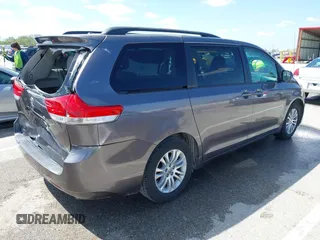2012 Toyota Sienna XLE AAS with VIN 5TDYK3DC8CS263406, listed as a IAAI auction lot 41971770 with 186,394 mi miles. Bid and sale history available at carsss.com. Image 4.