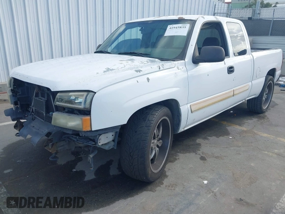 2004 Chevrolet Silverado 1500 Work Truck with VIN 2GCEC19T641229261, listed as a IAAI auction lot 41945835 with 197,667 mi miles. Bid and sale history available at carsss.com. Image 2.