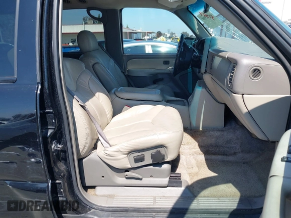 2002 GMC Yukon SLT with VIN 1GKEC13T92R162978, listed as a IAAI auction lot 41851599 with 213,789 mi miles. Bid and sale history available at carsss.com. Image 5.