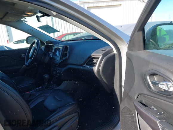 2019 Jeep Cherokee Latitude Plus with VIN 1C4PJMLB1KD166927, listed as a IAAI auction lot 41492327 with 113,869 mi miles. Bid and sale history available at carsss.com. Image 5.