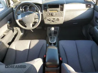 2009 Nissan Versa S z VIN 3N1BC13E89L408407, wystawiony jako Copart lot #49131445 z przebiegiem 116 707 mil mil oraz Szkoda całkowita • Salvage title. Historia ofert i sprzedaży dostępna na DreamBid. Obrazek 8.