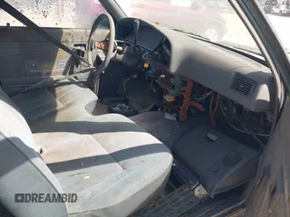 1993 Toyota Pickup DLX z VIN JT4RN93P3P5069851, wystawiony jako IAAI lot #41950116 z przebiegiem 209 937 mil mil oraz . Historia ofert i sprzedaży dostępna na DreamBid. Obrazek 5.