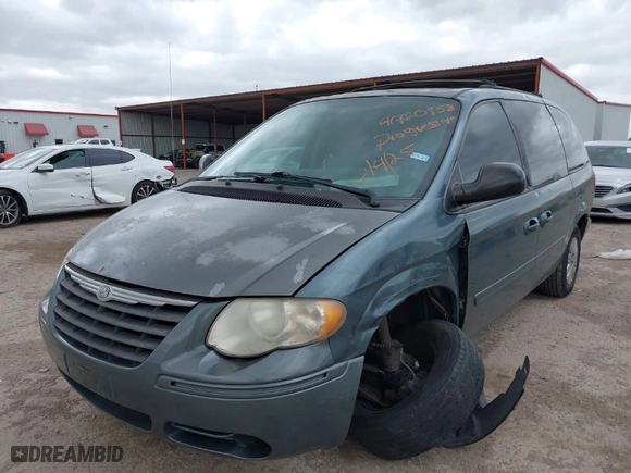 2006 Chrysler Town & Country LWB LX with VIN 2A4GP44R56R833456, listed as a IAAI auction lot 41720958 with 184,843 mi miles. Bid and sale history available at carsss.com. Image 2.