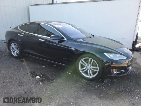 2015 Tesla Model S 85D with VIN 5YJSA1S29FF084680, listed as a Copart auction lot 51488045 with 116,690 mi miles and Salvage Title. Bid and sale history available at carsss.com. Image 4.