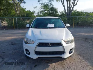 2014 Mitsubishi Outlander ES z VIN 4A4AP3AU2EE029585, wystawiony jako IAAI lot #42305373 z przebiegiem 84 746 mil mil oraz . Historia ofert i sprzedaży dostępna na DreamBid. Obrazek 6.