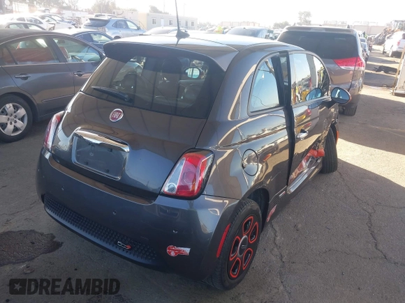 2018 FIAT 500e with VIN 3C3CFFGE7JT377434, listed as a IAAI auction lot 41670411 with 30,593 mi miles. Bid and sale history available at carsss.com. Image 4.