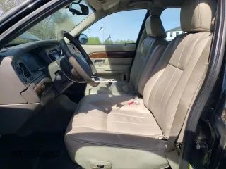 2010 Mercury Grand Marquis LS z VIN 2MEBM7FV8AX618001, wystawiony jako Copart lot #55382305 z przebiegiem 209 814 mil mil oraz Tytuł czysty. Historia ofert i sprzedaży dostępna na DreamBid. Obrazek 7.