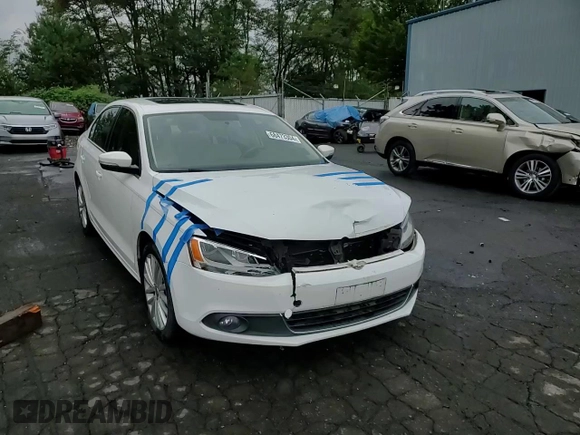 2013 Volkswagen Jetta TDI with VIN 3VWLL7AJ8DM352991, listed as a Copart auction lot 68473304 with 102,097 mi miles and Salvage title. Bid and sale history available at DreamBid. Image 10.