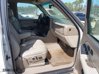2003 Chevrolet Tahoe LS with VIN 1GNEC13ZX3R281468, listed as a IAAI auction lot 41911693 with 149,387 mi miles. Bid and sale history available at carsss.com. Image 5.