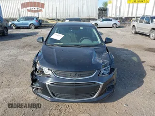 2018 Chevrolet Sonic LT z VIN 1G1JD5SG2J4117386, wystawiony jako IAAI lot #42162352 z przebiegiem 55 798 mil mil oraz . Historia ofert i sprzedaży dostępna na DreamBid. Obrazek 13.