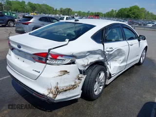 2018 Ford Fusion S z VIN 3FA6P0UU1JR204607, wystawiony jako IAAI lot #41985269 z przebiegiem 116 517 mil mil oraz . Historia ofert i sprzedaży dostępna na DreamBid. Obrazek 4.