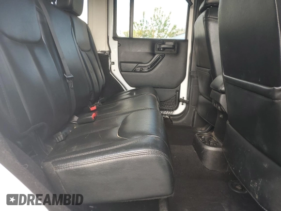 2014 Jeep Wrangler Unlimited Sahara z VIN 1C4HJWEG8EL257437, wystawiony jako Copart lot #55594695 z przebiegiem 157 575 mil mil oraz Czysty tytuł • Clean title. Historia ofert i sprzedaży dostępna na DreamBid. Obrazek 11.