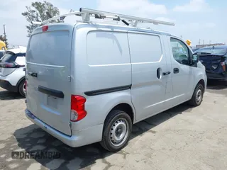 2014 Nissan NV200 S z VIN 3N6CM0KN4EK691833, wystawiony jako IAAI lot #42421018 z przebiegiem 103 699 mil mil oraz . Historia ofert i sprzedaży dostępna na DreamBid. Obrazek 4.