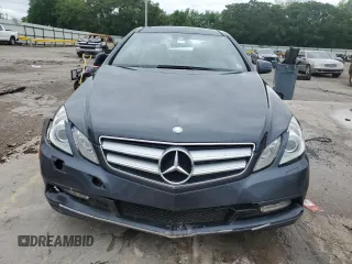 2013 Mercedes-Benz E 350 z VIN WDDKJ5KB5DF196091, wystawiony jako Copart lot #54760045 z przebiegiem 93 941 mil mil oraz Szkoda całkowita • Salvage title. Historia ofert i sprzedaży dostępna na DreamBid. Obrazek 5.