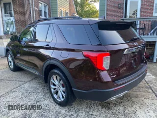 2020 Ford Explorer XLT z VIN 1FMSK8DHXLGA13413, wystawiony jako Copart lot #58803685 z przebiegiem 107 525 mil mil oraz Tytuł czysty. Historia ofert i sprzedaży dostępna na DreamBid. Obrazek 3.