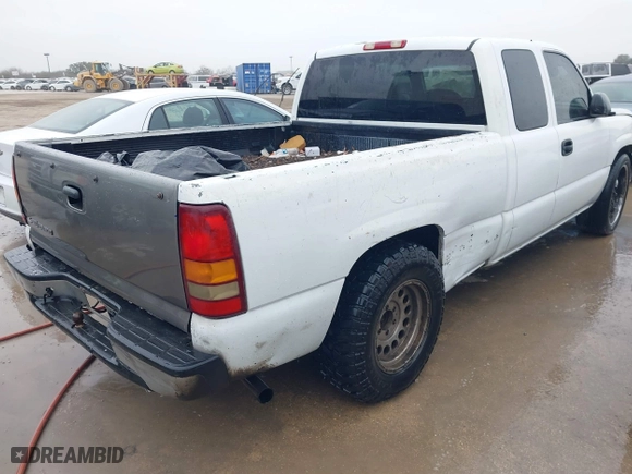 2006 Chevrolet Silverado 1500 LT1 with VIN 1GCEC19VX6Z261903, listed as a IAAI auction lot 41552645 with 330,838 mi miles. Bid and sale history available at carsss.com. Image 4.