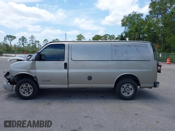 2003 GMC Savana Cargo with VIN 1GTHG35U431146718, listed as a IAAI auction lot 42098826 with 238,502 mi miles. Bid and sale history available at carsss.com. Image 14.
