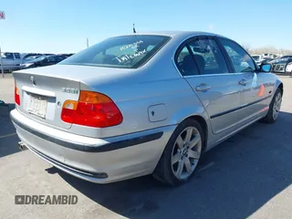 2000 BMW 3 Series 328i with VIN WBAAM5340YFR20334, listed as a IAAI auction lot 41682373 with 195,336 mi miles. Bid and sale history available at carsss.com. Image 4.