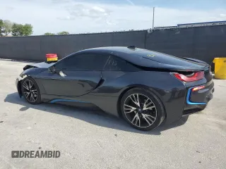 2016 BMW i8 z VIN WBY2Z2C58GV675009, wystawiony jako Copart lot #53946225 z przebiegiem 111 051 mil mil oraz Szkody całkowita. Historia ofert i sprzedaży dostępna na DreamBid. Obrazek 2.