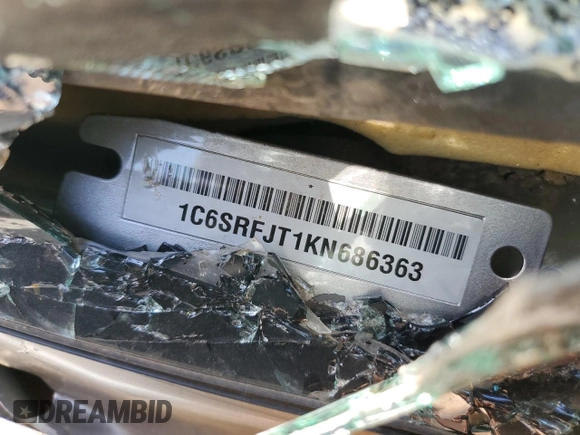 2019 Ram 1500 Laramie z VIN 1C6SRFJT1KN686363, wystawiony jako Copart lot #54934355 z przebiegiem Nie podano mil oraz Szkoda całkowita • Salvage title. Historia ofert i sprzedaży dostępna na DreamBid. Obrazek 12.