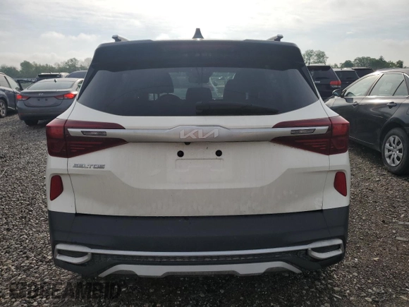 2022 Kia Seltos S z VIN KNDEUCAAXN7296906, wystawiony jako Copart lot #55474555 z przebiegiem 41 059 mil mil oraz Szkoda całkowita • Salvage title. Historia ofert i sprzedaży dostępna na DreamBid. Obrazek 6.