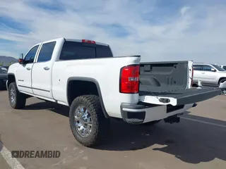 2016 GMC Sierra 2500HD Denali z VIN 1GT12UE89GF172877, wystawiony jako IAAI lot #41807741 z przebiegiem 36 719 mil mil oraz . Historia ofert i sprzedaży dostępna na DreamBid. Obrazek 3.