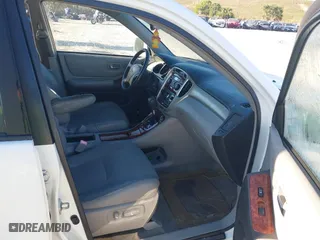 2005 Toyota Highlander with VIN JTEDP21A750067035, listed as a IAAI auction lot 41741920 with 343,338 mi miles. Bid and sale history available at carsss.com. Image 5.