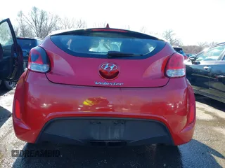 2016 Hyundai Veloster z VIN KMHTC6AD1GU260219, wystawiony jako IAAI lot #41114806 z przebiegiem 128 000 mil mil oraz . Historia ofert i sprzedaży dostępna na DreamBid. Obrazek 17.