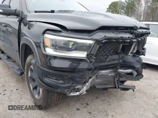 2019 Ram 1500 Rebel z VIN 1C6SRFLT1KN722064, wystawiony jako IAAI lot #41513201 z przebiegiem 113 559 mil mil oraz . Historia ofert i sprzedaży dostępna na DreamBid. Obrazek 18.