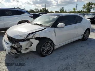2011 Scion tC z VIN JTKJF5C70B3002270, wystawiony jako Copart lot #56605055 z przebiegiem 115 097 mil mil oraz Szkody całkowita. Historia ofert i sprzedaży dostępna na DreamBid. Obrazek 1.