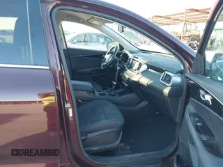 2019 Kia Sorento L z VIN 5XYPG4A32KG568841, wystawiony jako IAAI lot #41833435 z przebiegiem 103 426 mil mil oraz . Historia ofert i sprzedaży dostępna na DreamBid. Obrazek 5.