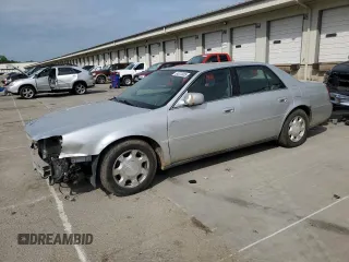 2001 Cadillac DeVille z VIN 1G6KD54Y21U176328, wystawiony jako Copart lot #54070885 z przebiegiem 121 348 mil mil oraz Szkoda całkowita • Salvage title. Historia ofert i sprzedaży dostępna na DreamBid. Obrazek 1.